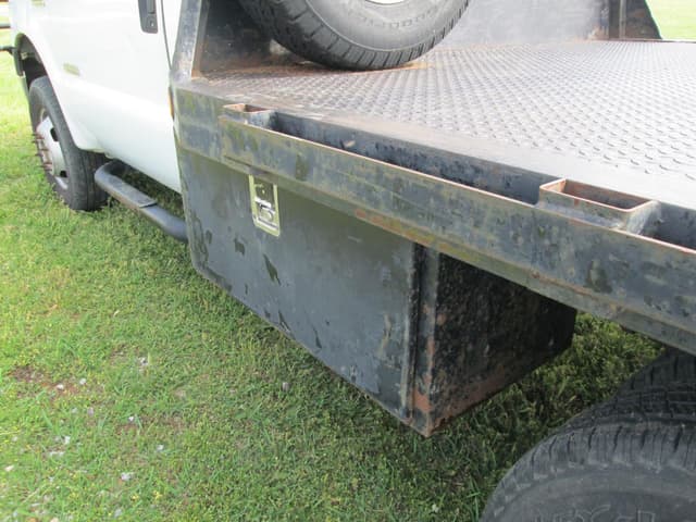 Image of Ford F-350 equipment image 4