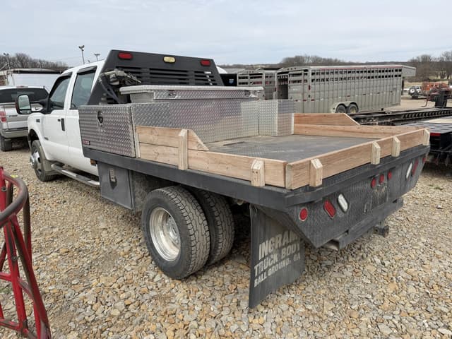 Image of Ford F-350 equipment image 3