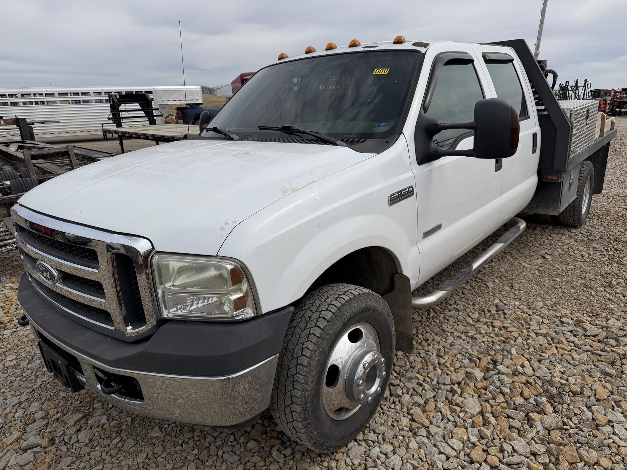 2006 Ford F-350 Equipment Image0