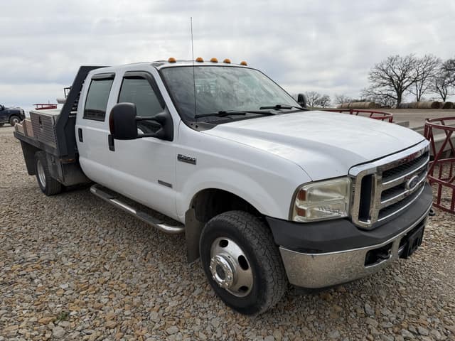 Image of Ford F-350 equipment image 1