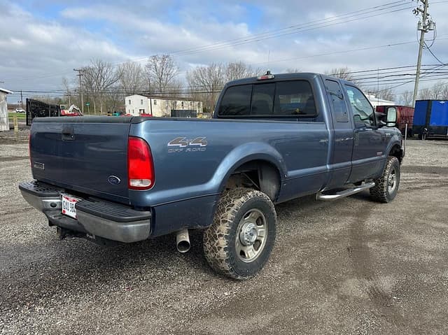 Image of Ford F-350 equipment image 4
