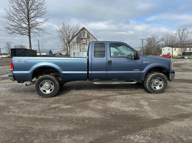 Image of Ford F-350 equipment image 3