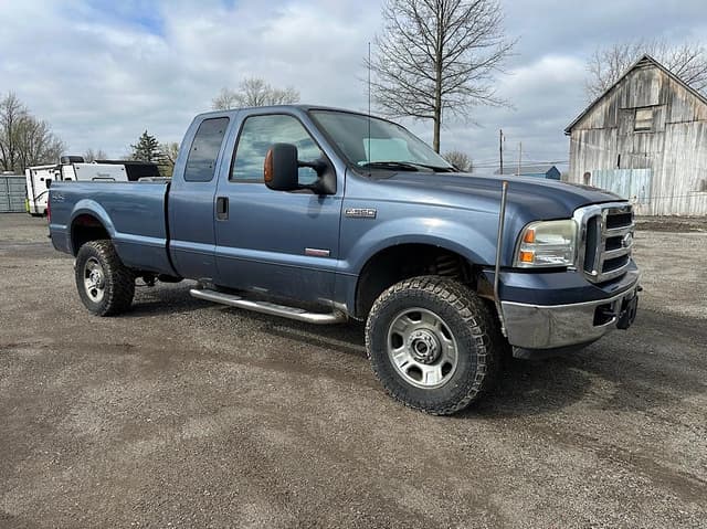 Image of Ford F-350 equipment image 2