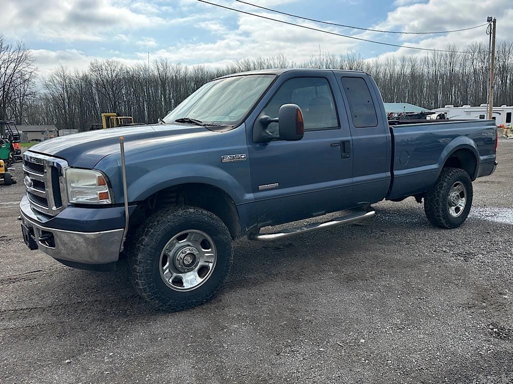 2006 Ford F-350 Equipment Image0