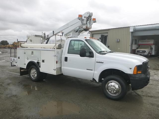 Image of Ford F-350 equipment image 1