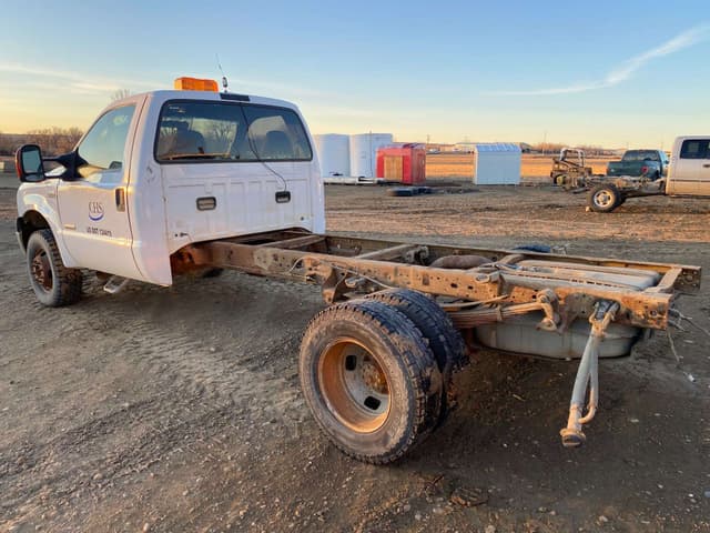 Image of Ford F-350 equipment image 2