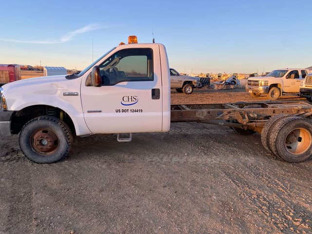Image of Ford F-350 equipment image 1