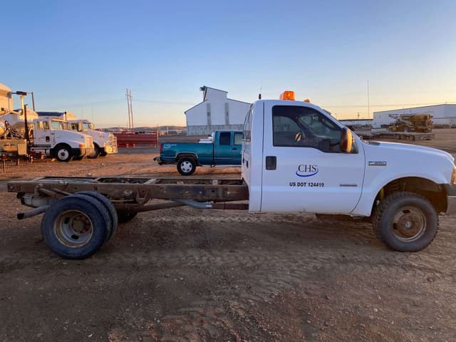 Image of Ford F-350 equipment image 4