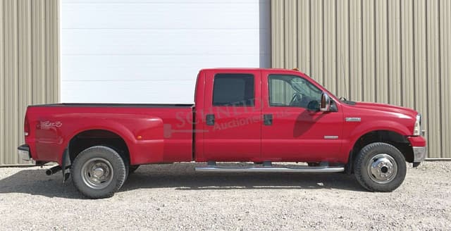 Image of Ford F-350 equipment image 2