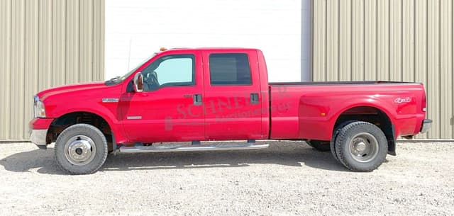 Image of Ford F-350 equipment image 3