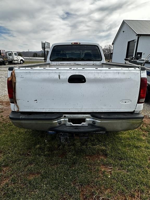 Image of Ford F-350 equipment image 2