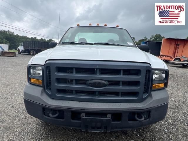 Image of Ford F-350 equipment image 2