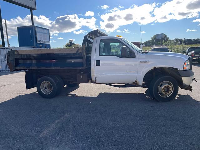 Image of Ford F-350 equipment image 3
