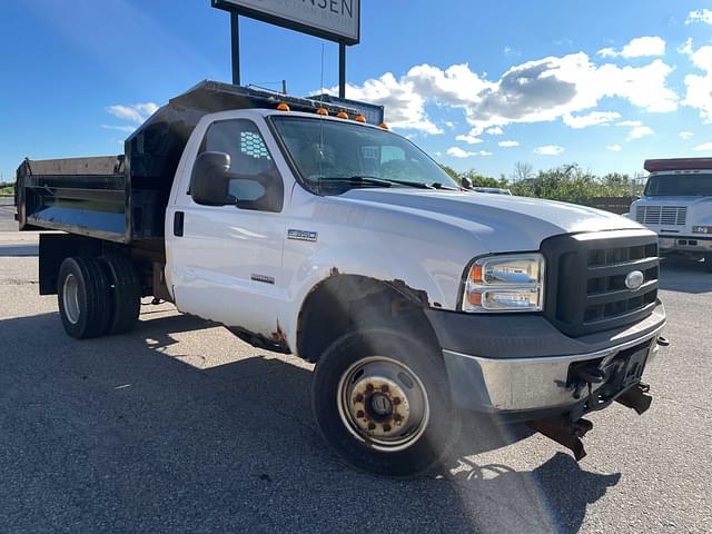 Image of Ford F-350 equipment image 2