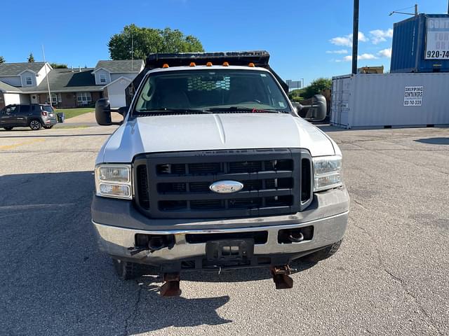 Image of Ford F-350 equipment image 1