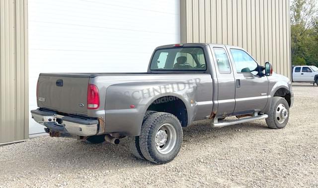 Image of Ford F-350 equipment image 4