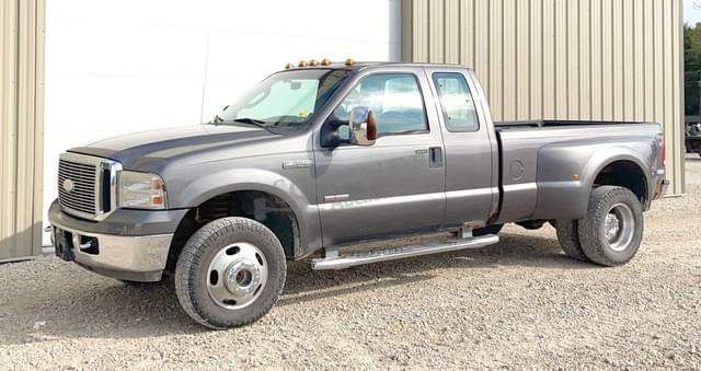 Image of Ford F-350 equipment image 1