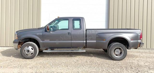 Image of Ford F-350 equipment image 3