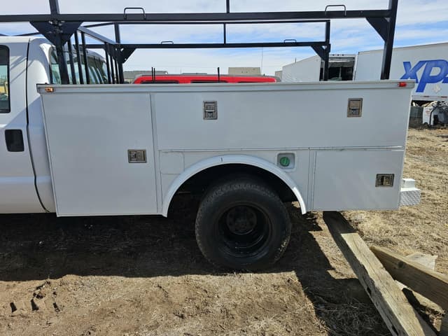 Image of Ford F-350 equipment image 1