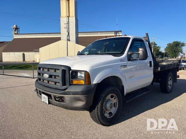 Image of Ford F-350 equipment image 1