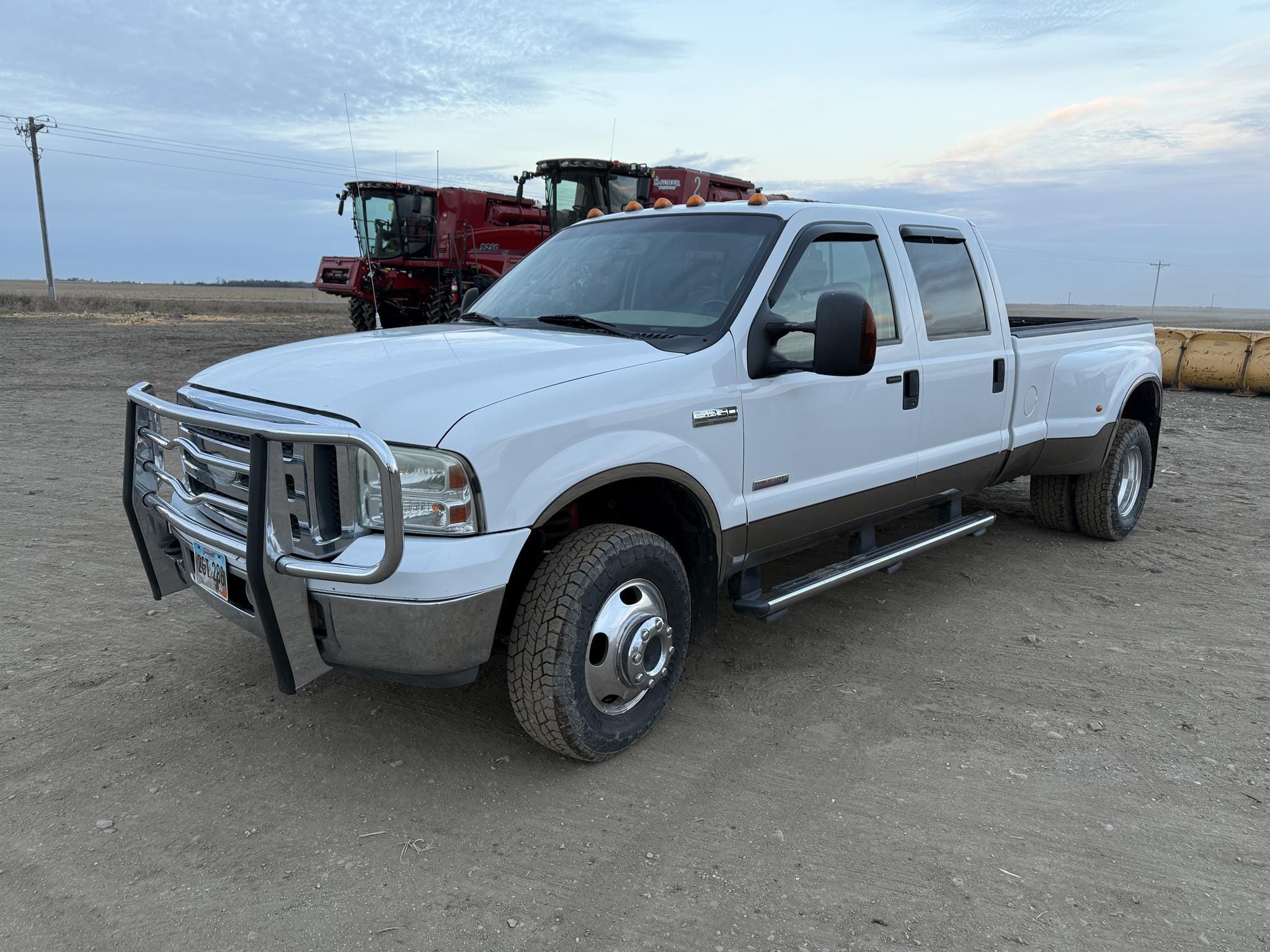 2006 Ford F-350 Equipment Image0