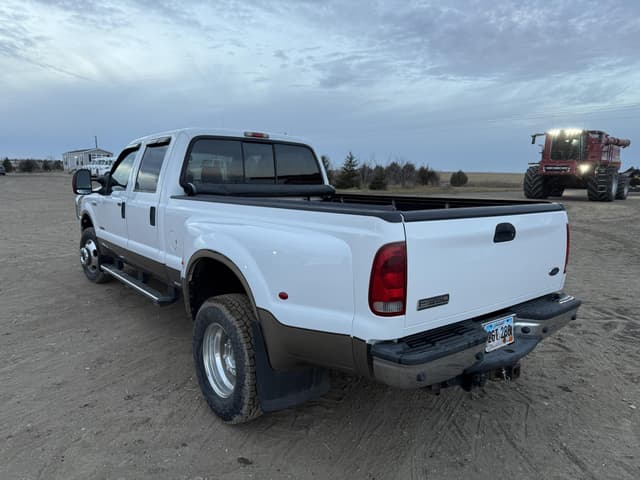 Image of Ford F-350 equipment image 4