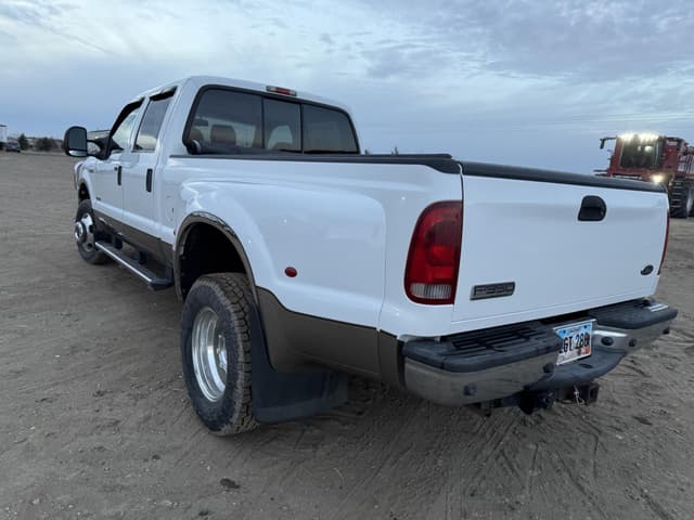 Image of Ford F-350 equipment image 3