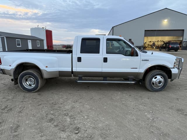 Image of Ford F-350 equipment image 2