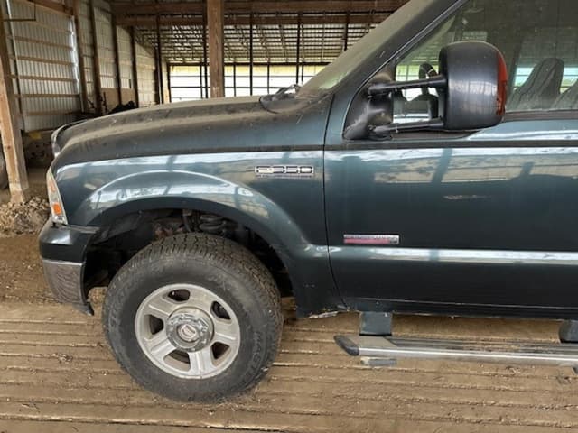 Image of Ford F-350 equipment image 2