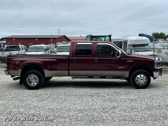 Image of Ford F-350 equipment image 3