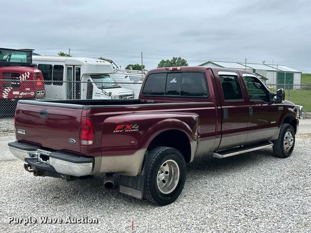 Image of Ford F-350 equipment image 4