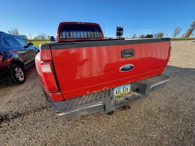 Image of Ford F-350 equipment image 4