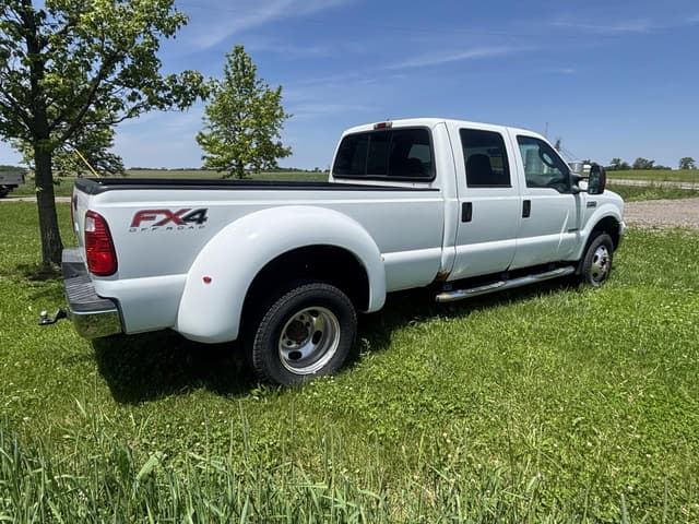 Image of Ford F-350 equipment image 2
