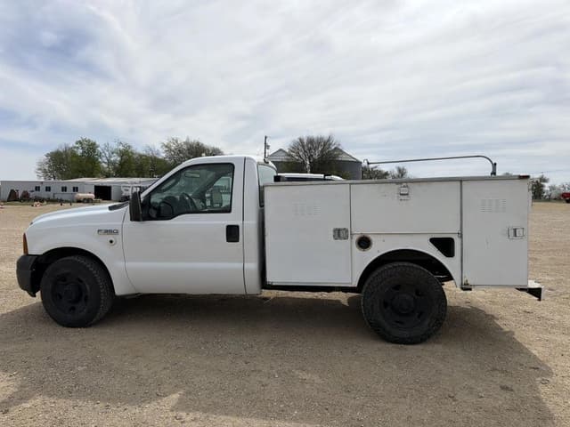 Image of Ford F-350 equipment image 1