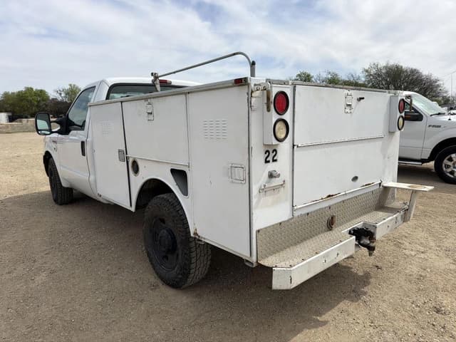 Image of Ford F-350 equipment image 2