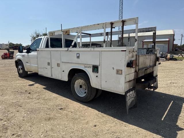 Image of Ford F-350 equipment image 3