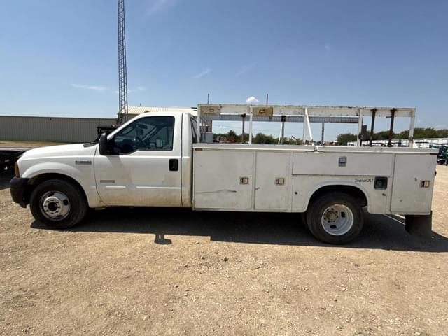 Image of Ford F-350 equipment image 4