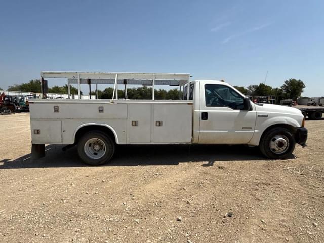 Image of Ford F-350 equipment image 1