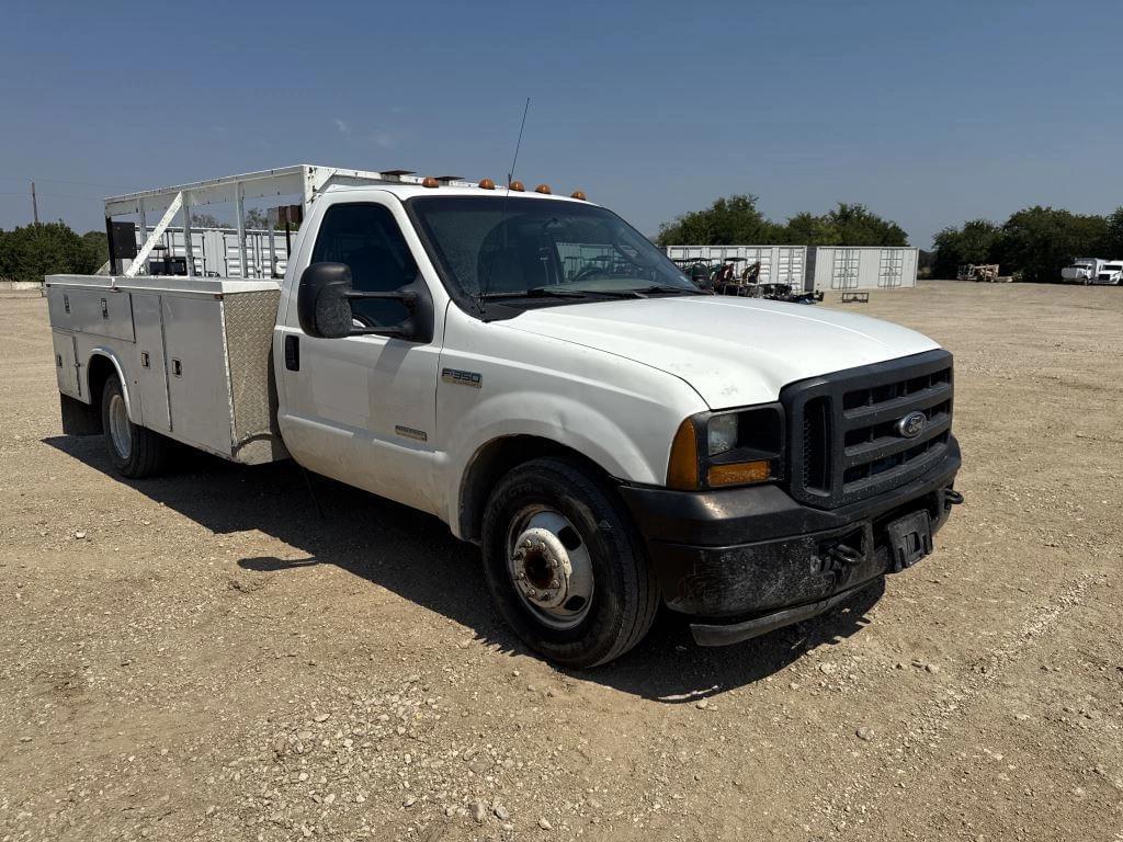 Image of Ford F-350 Primary image