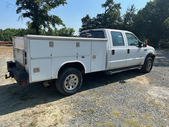 Image of Ford F-350 equipment image 3