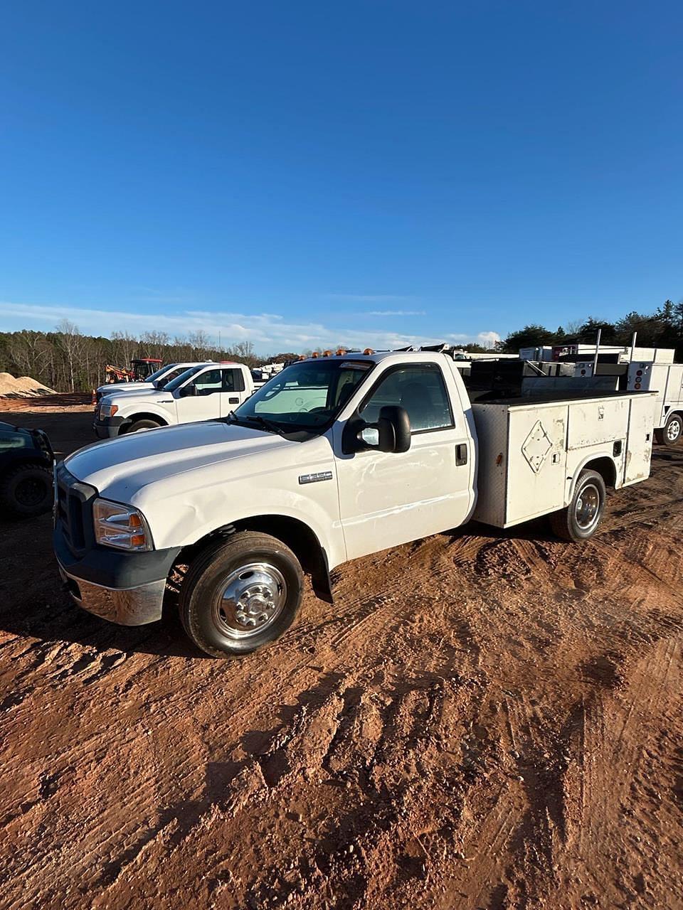 Image of Ford F-350 Primary image