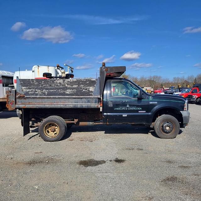 Image of Ford F-350 equipment image 4