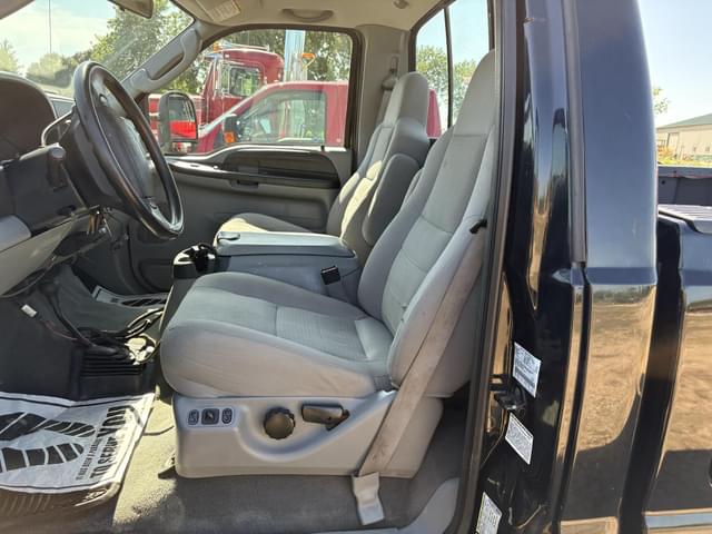 Image of Ford F-350 equipment image 4