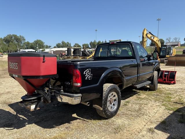 Image of Ford F-350 equipment image 3