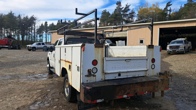Image of Ford F-350 equipment image 2