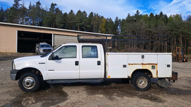 Image of Ford F-350 equipment image 1