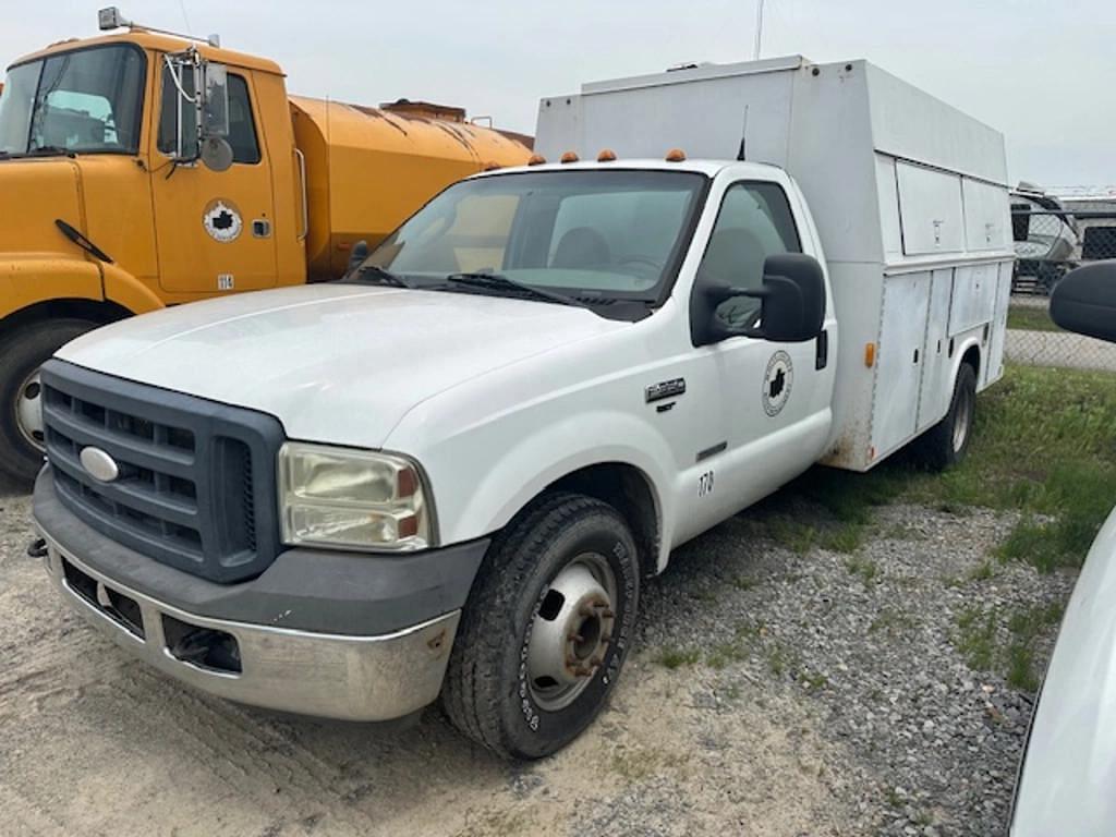 Image of Ford F-350 Primary image