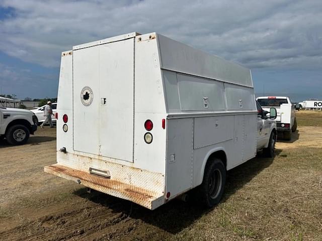 Image of Ford F-350 equipment image 4