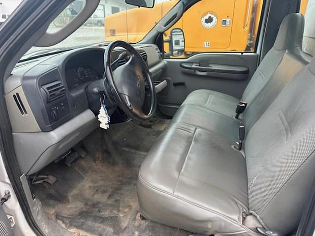 Image of Ford F-350 equipment image 1