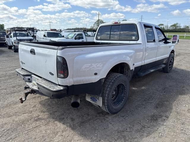 Image of Ford F-350 equipment image 2